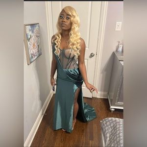 I am selling my dress.Only had it on for 4 hours! I want 350 for it !